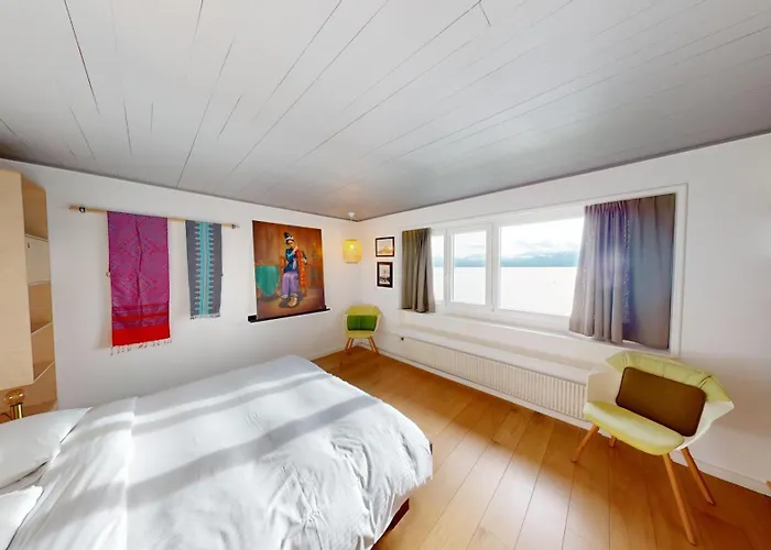 Ferienhaus Peaceful Lakefront Living, Your Retreat! Lr23b Buchillon